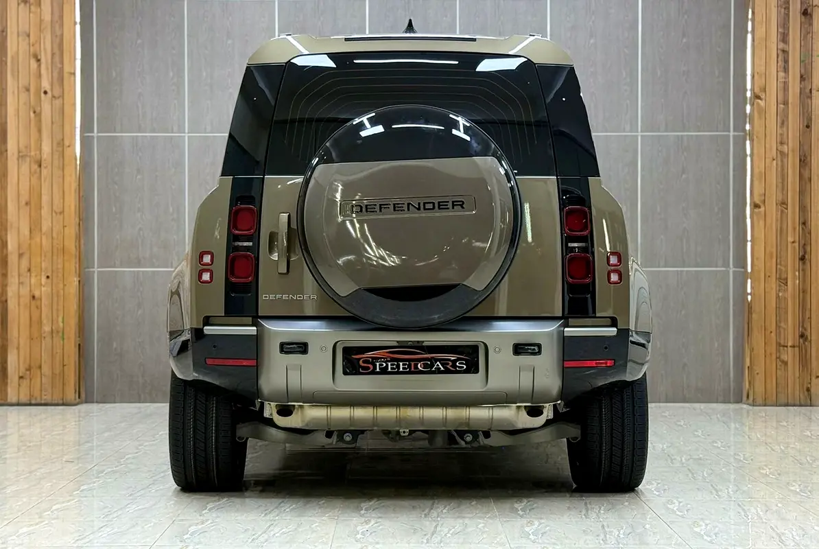 Land Rover Defender 2024