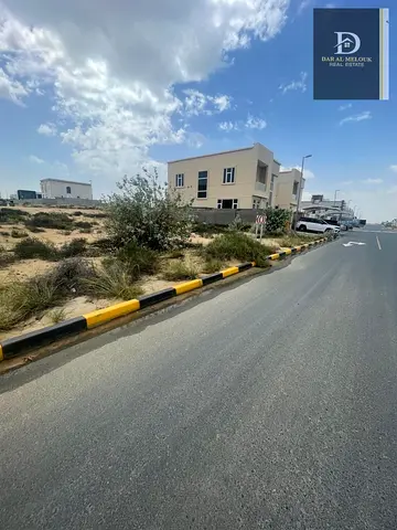 للبيع في الشارقه   منطقه الحوشى   قطعه ارض سكنيه/ مساحه 6000 قدم   موقع مميز جدا / على شارع 24 متر   تملك حر لجميع الجنسيات العربية