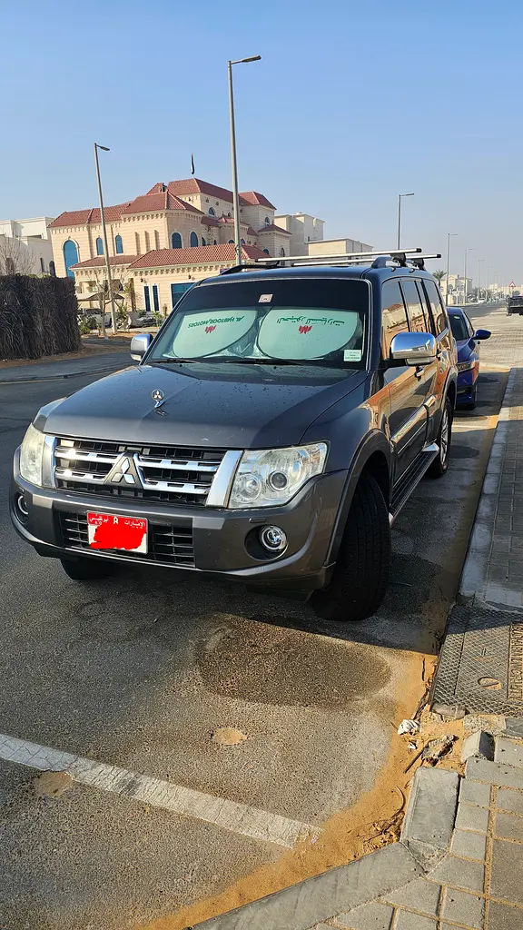 Mitsubishi Pajero 2013 — photo 1 of 4