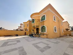 Villa for sale in Al Mowaihat 2, 5 bedrooms, hall, majlis, maid room, 6 baths, large yard, 5000 sq f