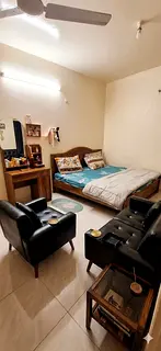 Fully furnished room available for monthly rent