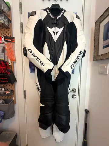 Dainese Laguna Seca 5 Leather Suit (Size 52) – Brand New – Never Worn