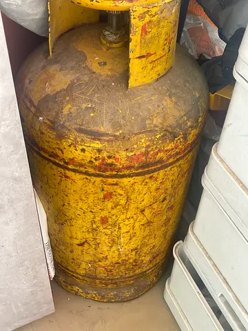Yellow Gas Cylinder with regulator for Cooking