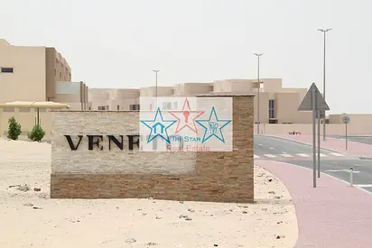 LARGE VILLA IN VENETO WITH RETAIL FACILITIE