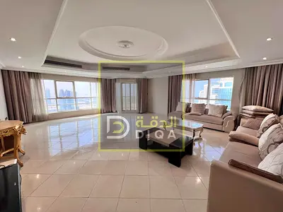 شقة مكونة من 3 غرف نوم + موقف سيارة + غرفة للخادمة، بإطلالة على البحر