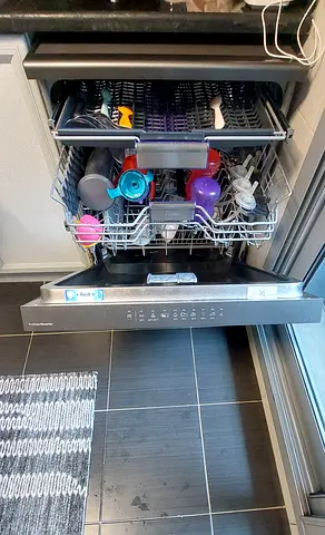 Beko dishwasher 9 programes , 15 places  , 3 racks with inverter