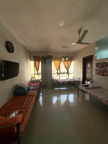 Bed space for north indian girls only