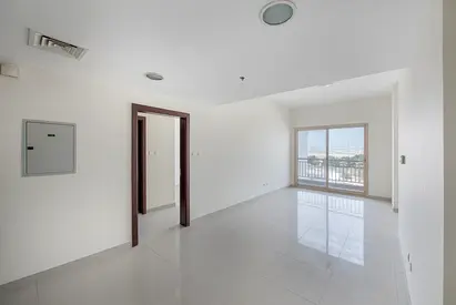 Large Unit | 2 Full bathrooms | Vacant