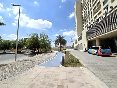Mid Floor | Corner Unit | Vastu | Balcony