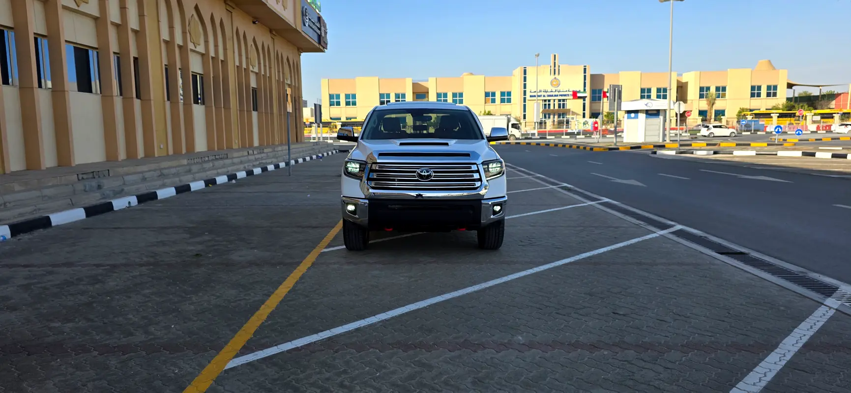 Toyota Tundra 2020 — photo 1 of 15
