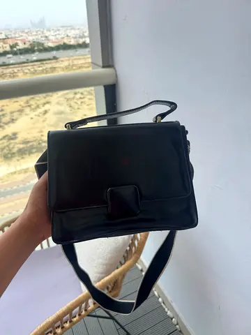 Black handbag 20 AED 💰