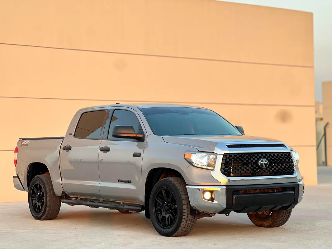 Toyota Tundra 2021 — photo 1 of 16