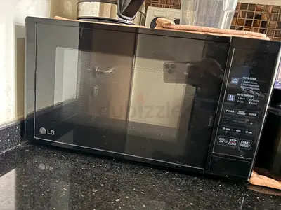 LG Microwave Oven – Good Condition