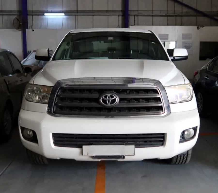 Toyota Sequoia 2014 — photo 1 of 13