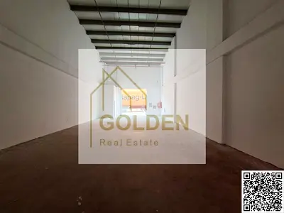 مساحة مسطحة بدون ميزانين وقدرة كهربائية 23 كيلووات، مستودع صناعي جديد يقع مباشرة على الشارع الرئيسي بموقع متميز يدعم سهولة التشغيل والحركة.