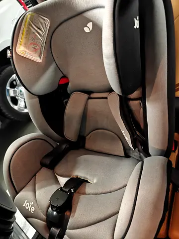 Joie Stages Car seat with ISO fix for AED 300