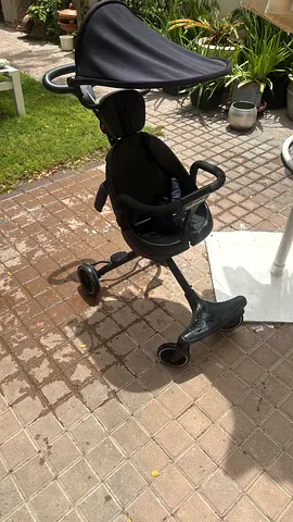 Compact 3-wheel stroller with canopy - good condition