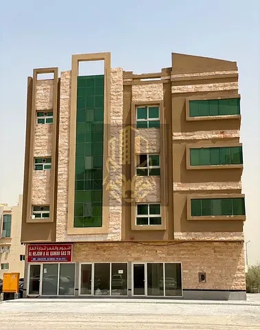 للبيع بناية مميزة في إمارة الشارقة، تتمتع بموقع استراتيجي قريب من جميع الخدمات