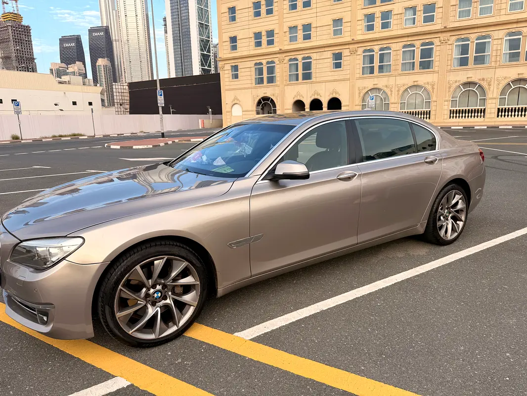 BMW 7-Series 2015 — photo 1 of 6