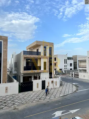فيلا فاخرة كورنر زاوية شارعين قريب السوق الصيني موقع مميز علي شارع الشيخ محمد بن زايد مع مسبح خاص ارضي واول وروف