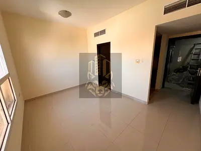 استوديو للإيجار بالنعيمية 3 | مطبخ شبه منفصل | موقع مميز مقابل الشارقة