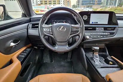 صورة 10 لـ 2023 Lexus ES-SERIES