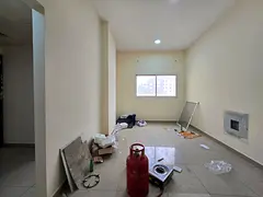 One-bedroom apartment with a living room - Al Rashidiya 2, Ajman - Central air conditioning - Family