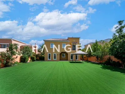 Upgraded Kitchen I Large Plot | Vacant