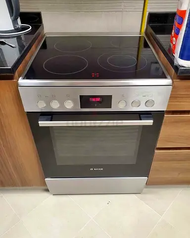 Bosch Brand Latest Model Electric Ceramic 4 Hobs Cooker 
Size 60 X 60 cm 
Excellent condition Workin