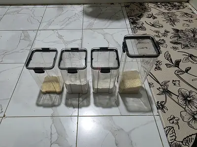 4 Storage containers