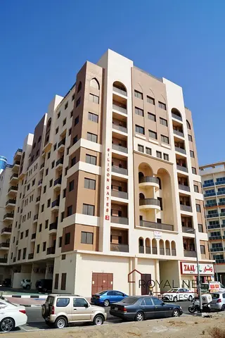 Available from May | Unfurnished | Close to amenities