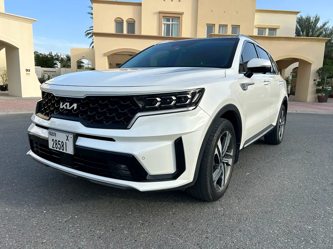 Kia Sorento 2023 — photo 1 of 10