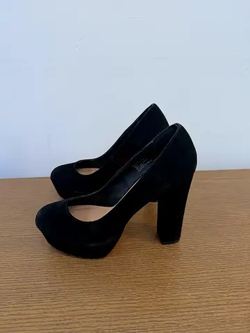 Steve Madden Black suede platform pumps with chunky heel