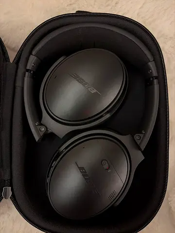Bose QuietComfort Over-Ear Wireless Headphones with Case (Black)