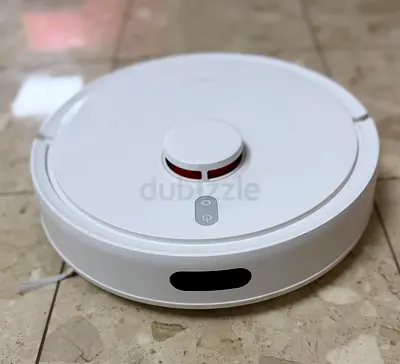 White Robot Vacuum Cleaner (Working, perfect Condition)