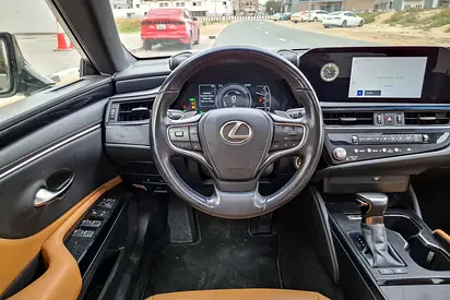 صورة 9 لـ 2023 Lexus ES-SERIES