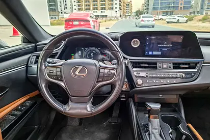 صورة 10 لـ 2023 Lexus ES-SERIES