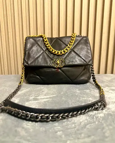 Classic Quilted Leather Chain Shoulder Bag - black/Antique Gold Hardware