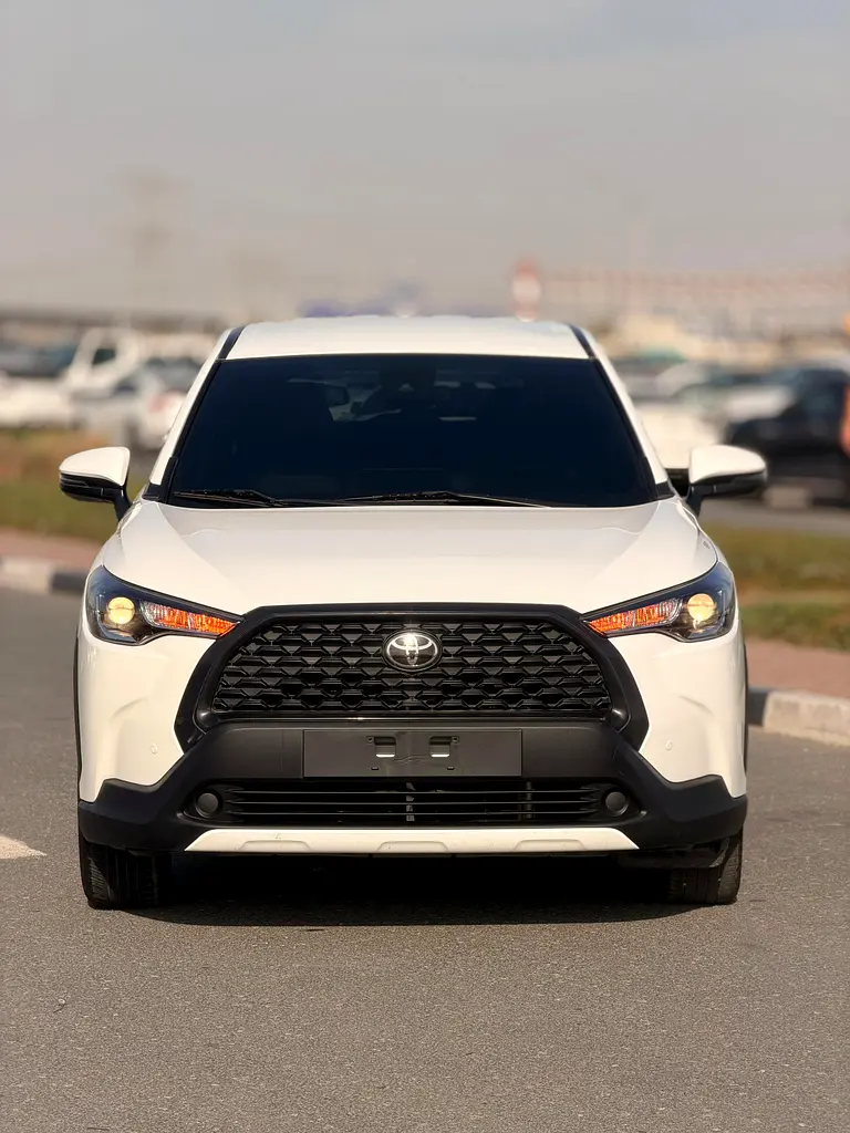 Toyota Corolla Cross 2022 — photo 1 of 17