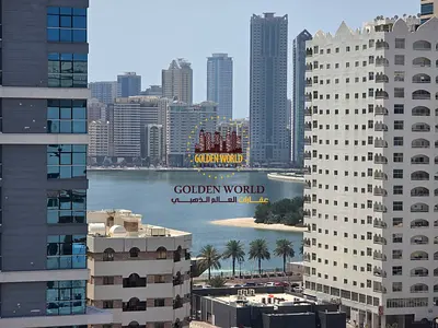 شقة 3 غرف وصالة للإيجار بمساحات واسعة وتكييف مجاني مع بلكونة كبيرة على الشارع ومرافق متكاملة تشمل جيم ومسبح وباركينغ في موقع حيوي مناسب للعائلات