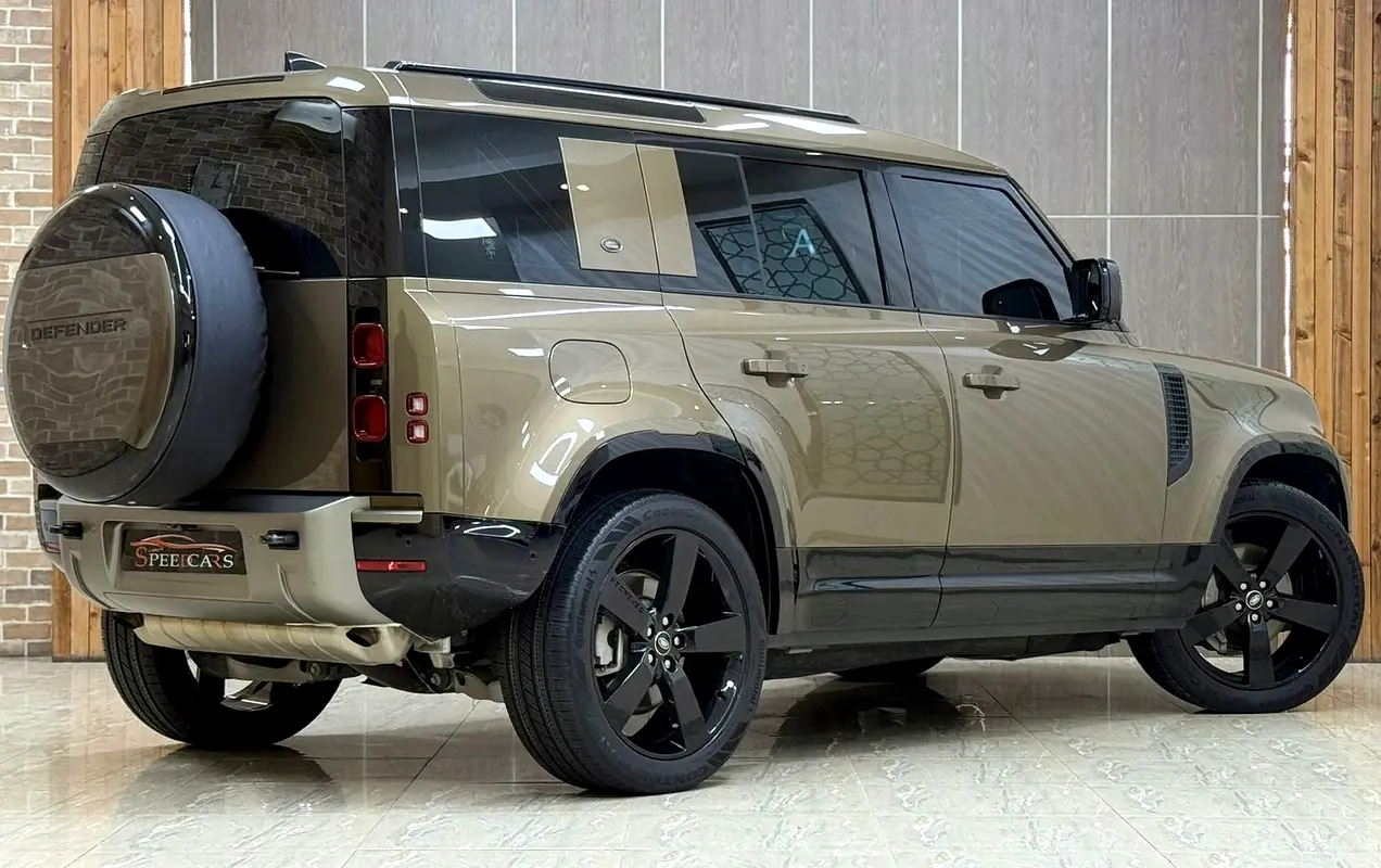 Land Rover Defender 2024