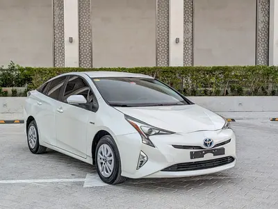 Toyota Prius Iconic 2017 - GCC Specs Full Option With Navigation and Leather Seats