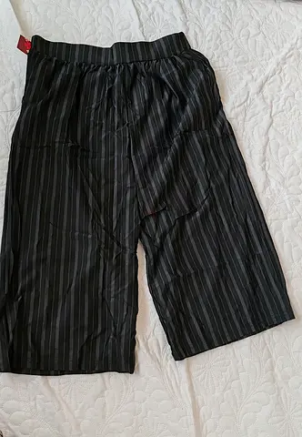 Black Pinstripe Wide-Leg Culotte Pants - Size Unknown