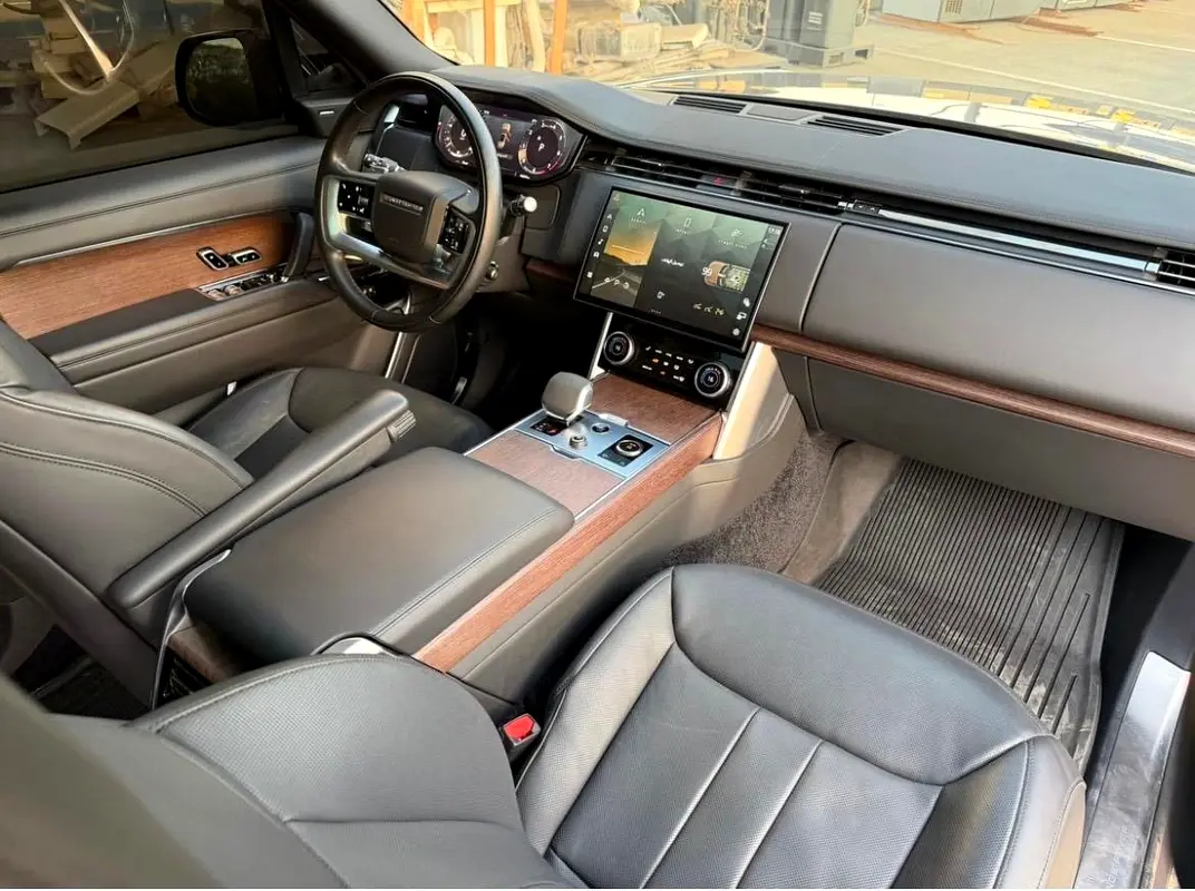 Land Rover Range Rover 2023 — photo 1 of 4