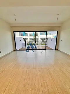 Flexible Payment / Single Row / Landscaped