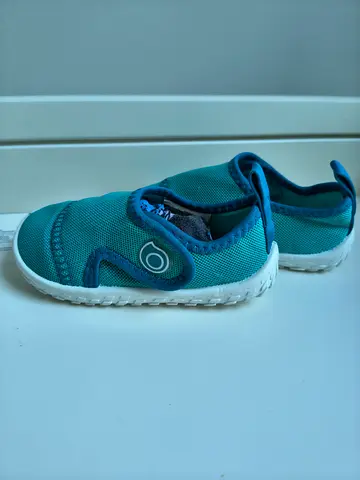 Decathlon aqua shoes for babies,size eu 24/25