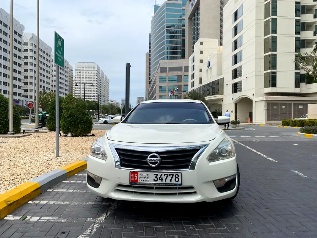 Nissan Altima 2016 — photo 1 of 9