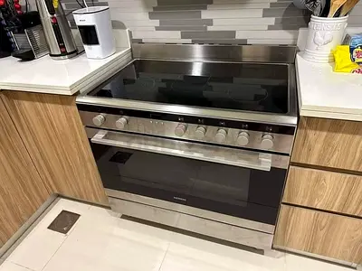 Siemens Latest Model 5 Burner Electric Ceramic