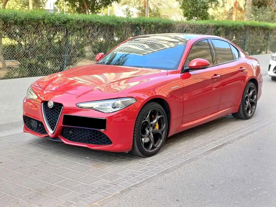 Alfa Romeo Giulia 2019 — photo 1 of 18