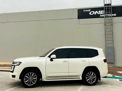 Toyota Land Cruiser GXR 2022 - GCC Specs - Excellent Condition